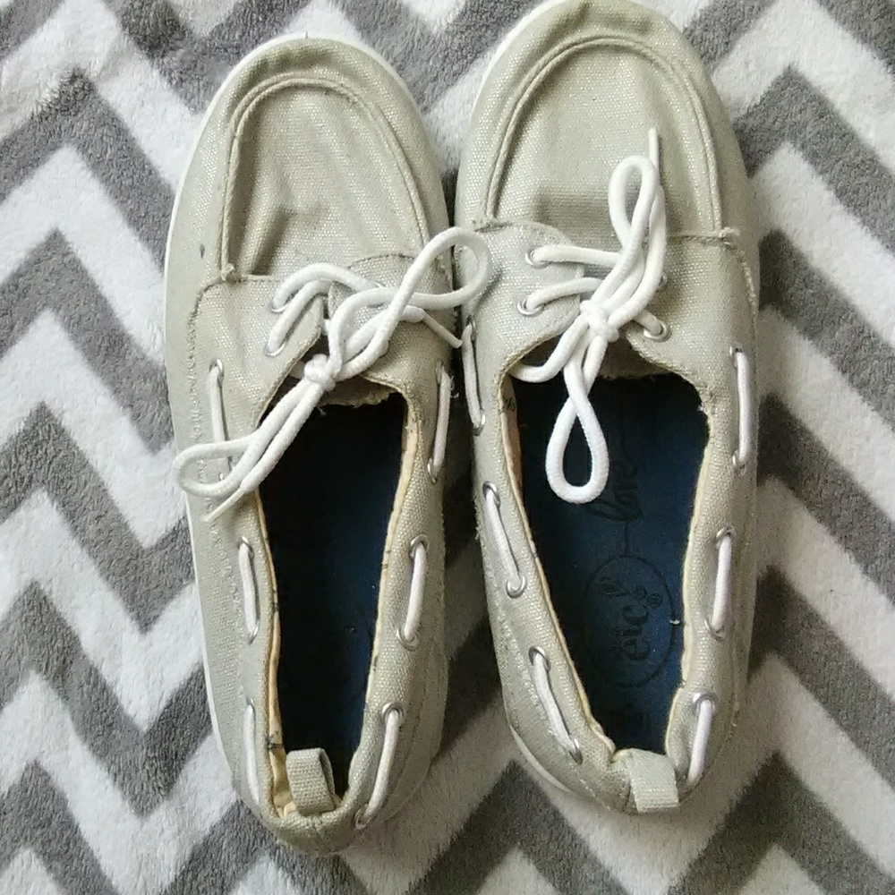 👟 Rue21 Etc.  Shoes  Large 8/9